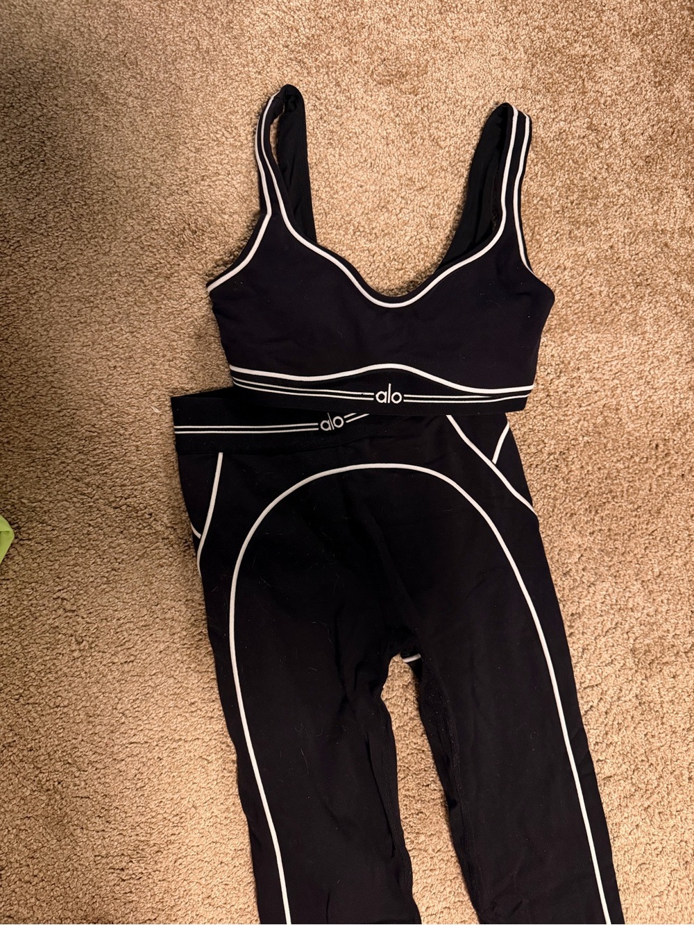 ALO Yoga Black Legging and Sports Bra Set with White Piping HEARTTHROB